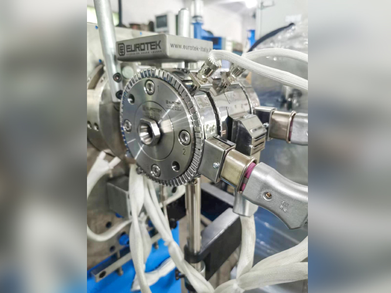 كيف تعمل آلات البثق؟ (مقدمة للتكنولوجيا الأساسية)